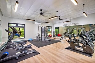 Creekwood Villas in Oceanside, CA - Building Photo