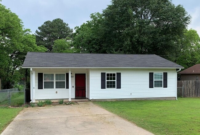 property at 815 E 6th St