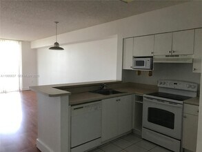 5099 NW 7th St in Miami, FL - Building Photo - Building Photo