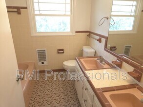 241 Ben Allen Rd in Nashville, TN - Building Photo - Building Photo