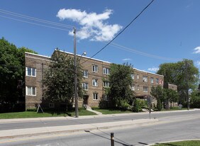 Oriole Parkway in Toronto, ON - Building Photo
