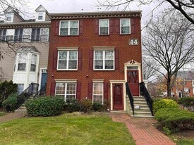 10 Society Hill Dr N in Jersey City, NJ - Building Photo