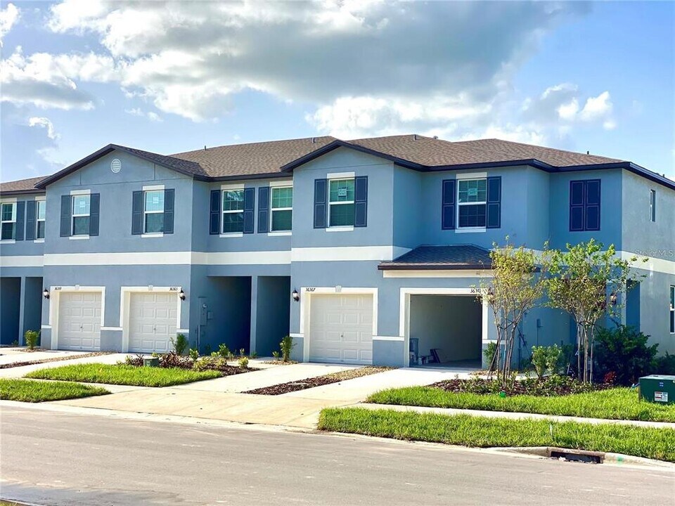 36367 Garden Wall Wy in Zephyrhills, FL - Foto de edificio