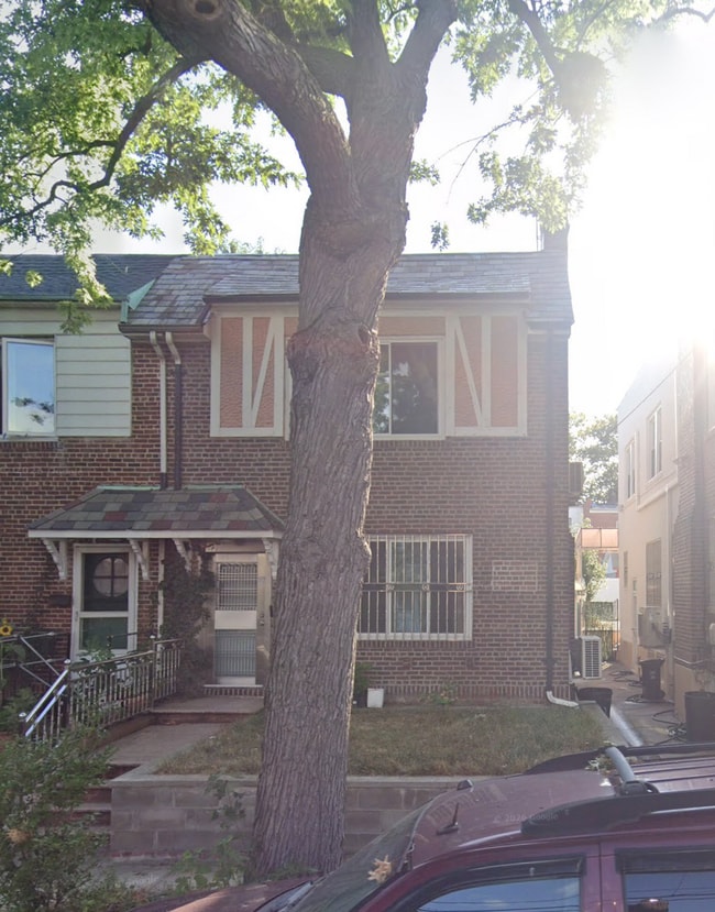8260 166th St in Jamaica, NY - Building Photo - Building Photo