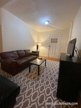 316 St Paul St in Brookline, MA - Foto de edificio - Building Photo