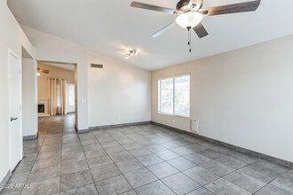 8021 W Rue De Lamour in Peoria, AZ - Foto de edificio - Building Photo