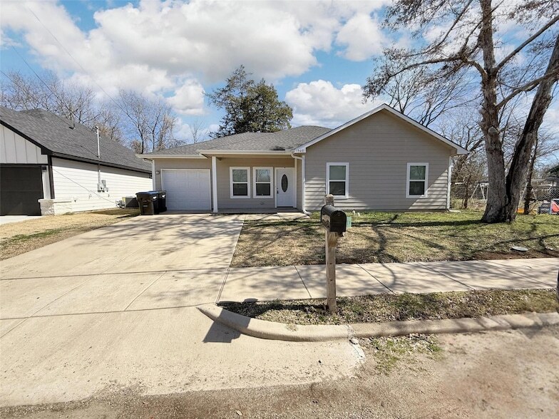 1905 King St, Unit 4 in Greenville, TX - Building Photo