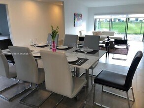 534 NE 195th St in Miami, FL - Building Photo - Building Photo