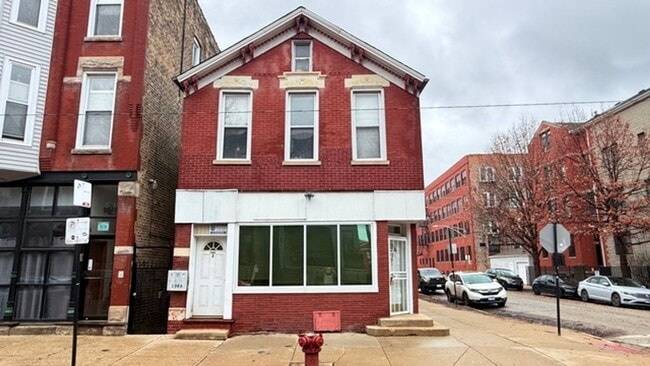 1086 N Marshfield Ave