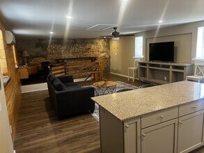 104 N Essex Ave, Unit Rear in Narberth, PA - Building Photo - Building Photo