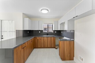 1181 NW 66th St in Miami, FL - Building Photo - Building Photo