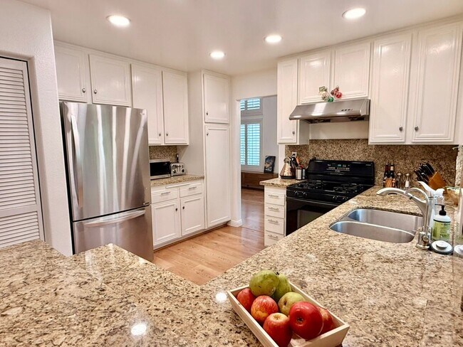 8123 E Candleberry Cir in Orange, CA - Building Photo - Building Photo