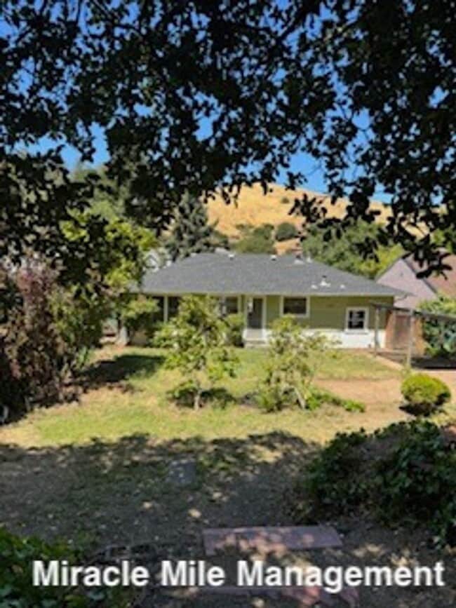 2443 Fifth Ave in San Rafael, CA - Building Photo - Building Photo