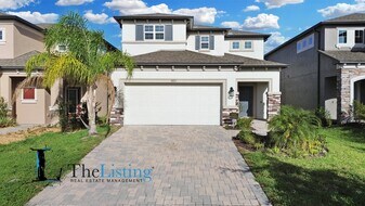 3023 Adams Cross Dr in Zephyrhills, FL - Building Photo