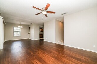 6906 El Centro Ct, Unit 813-10L in Tampa, FL - Foto de edificio - Building Photo