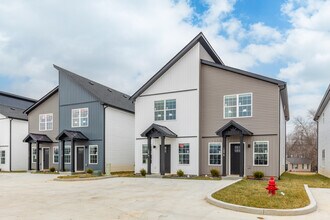 Aviator Crossing in Oak Grove, KY - Building Photo - Building Photo