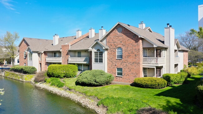 Martin's Point Apartment Homes in Lombard, IL - Building Photo - Building Photo