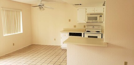 1705 W Olive Ave, Unit D in El Centro, CA - Building Photo - Building Photo