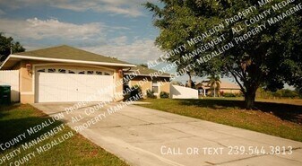 1834 NW 6th Ave in Cape Coral, FL - Building Photo
