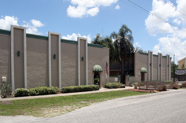 Sandanay Apartments in Tampa, FL - Foto de edificio - Building Photo