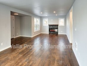 415 S 11th St in Independence, OR - Building Photo - Building Photo