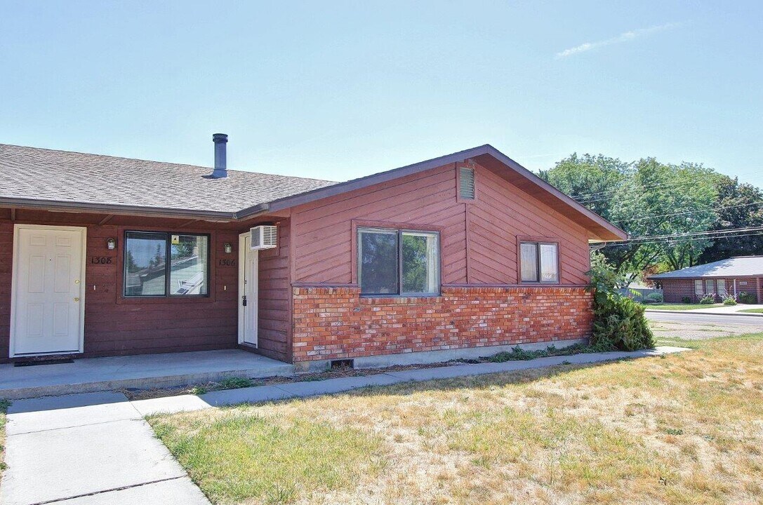 1306 Poplar St in Caldwell, ID - Building Photo
