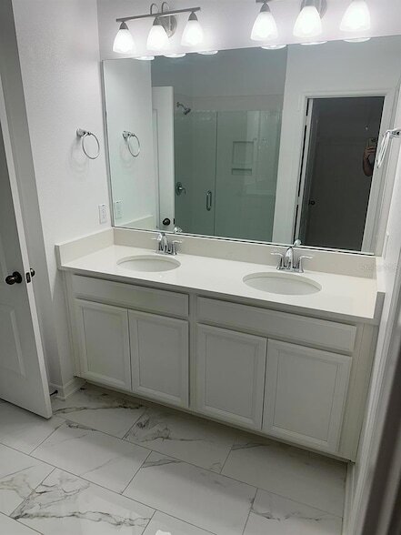 8247 Bayliss Ct in Alafaya, FL - Building Photo