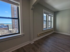 618 W Patterson Ave, Unit 705 in Chicago, IL - Building Photo - Building Photo