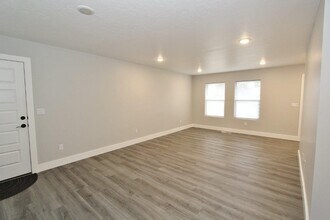 402 Hazel Ave in Emmett, ID - Building Photo - Building Photo