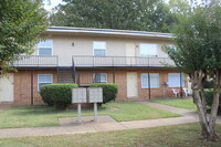 Center Court Apartments in Collierville, TN - Building Photo - Building Photo