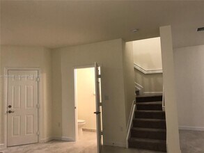 10390 W 33rd Ln in Hialeah, FL - Building Photo - Building Photo