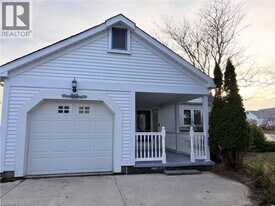 209 Haldane Ct in Waterloo, ON - Building Photo