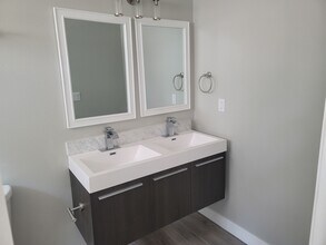 5542 Tampa Ave, Unit 5544 in Tarzana, CA - Building Photo - Building Photo
