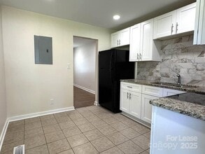 19612 Oak St in Cornelius, NC - Building Photo - Building Photo
