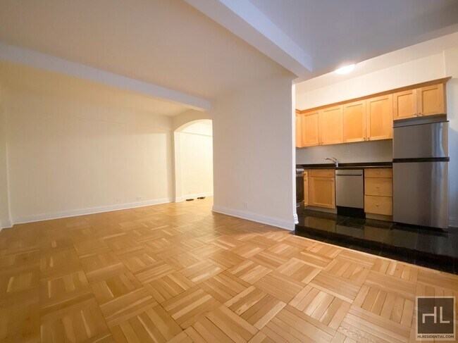 EAST 56 STREET, Unit 5J in New York, NY - Foto de edificio - Building Photo