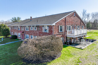 Jefferson Farms Condominiums in Acton, MA - Foto de edificio - Building Photo