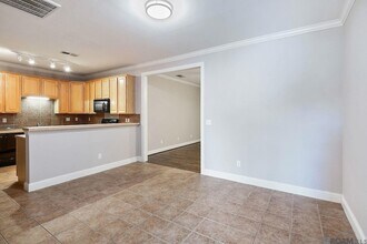 809 Summer Breeze Dr, Unit 204 in Baton Rouge, LA - Building Photo - Building Photo