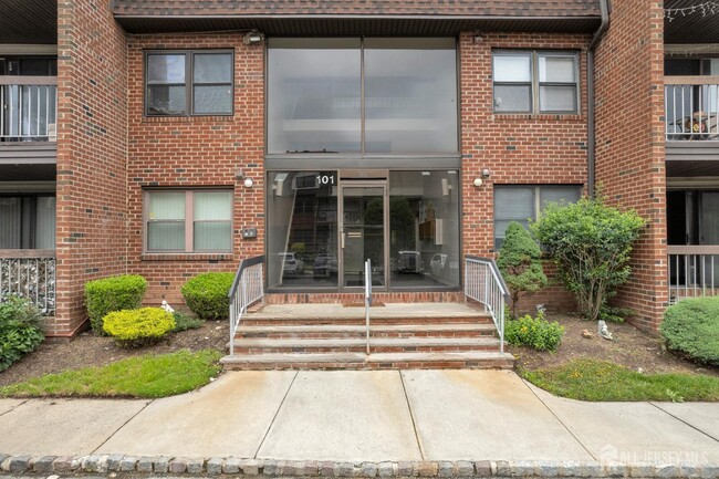 101 Beverly Hl Ter in Woodbridge, NJ - Building Photo - Building Photo