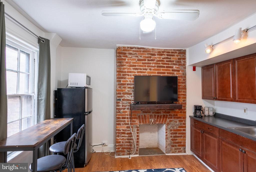 320 S Juniper St in Philadelphia, PA - Building Photo