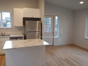 2044 NW 11th St in Redmond, OR - Building Photo - Building Photo