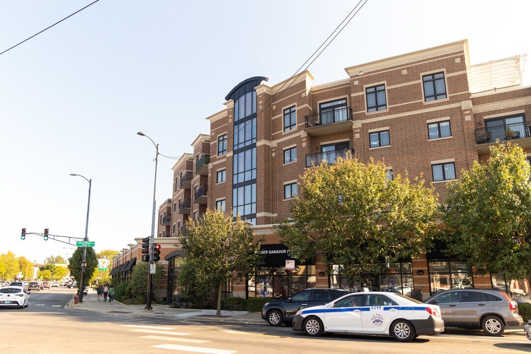 5588 N Lincoln Ave in Chicago, IL - Foto de edificio