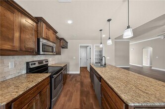 1241 Kensington Dr in Centerton, AR - Building Photo - Building Photo