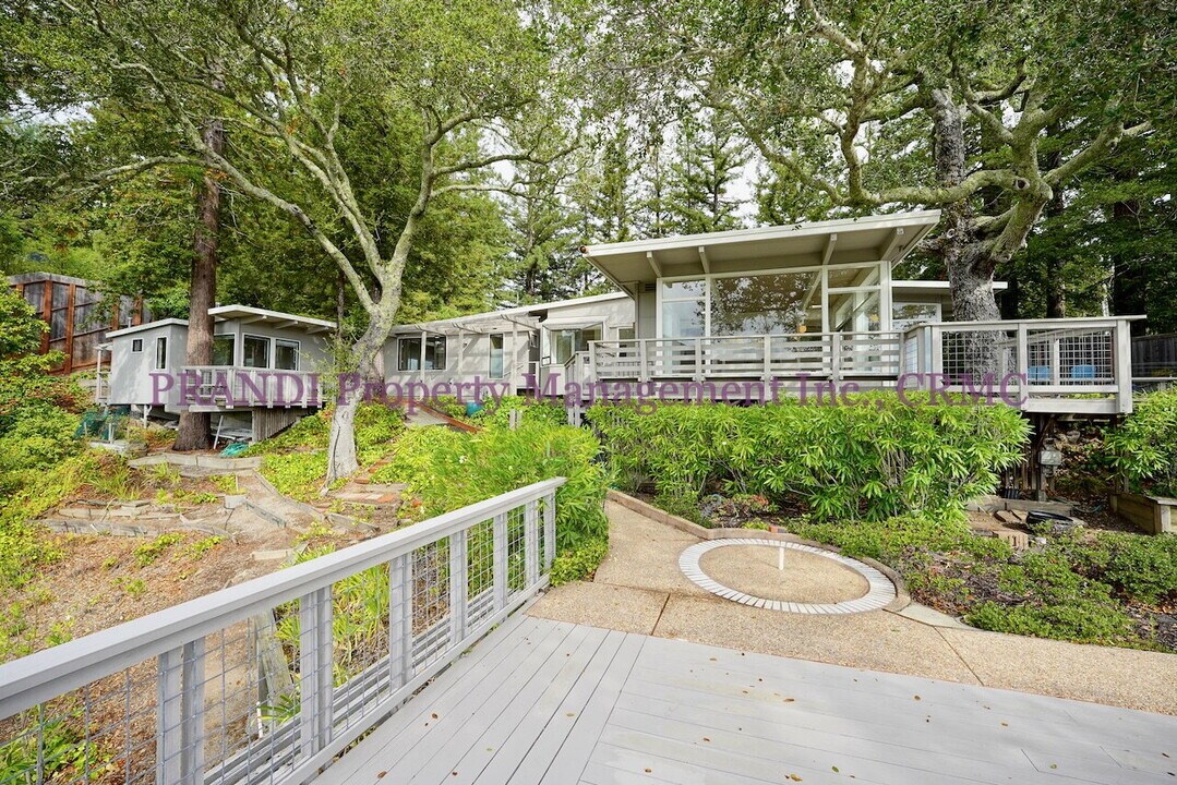 35 Spring Rd in Kentfield, CA - Building Photo