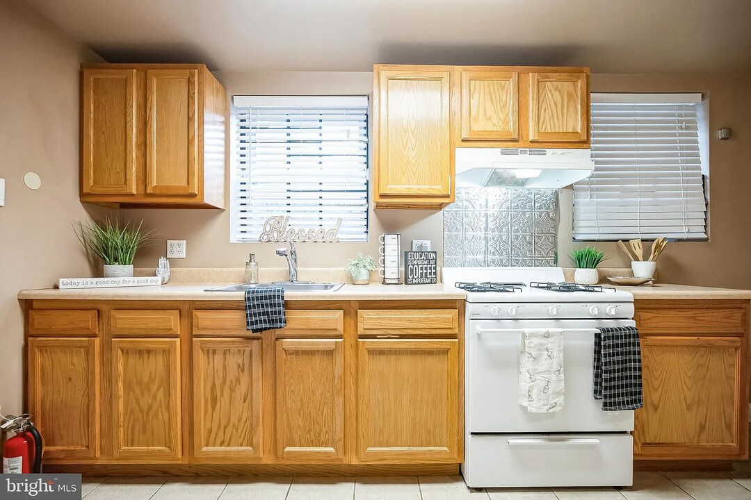 1124 S 15th St in Philadelphia, PA - Building Photo