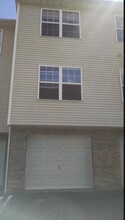 37 Parkside Ct in Wayne, NJ - Foto de edificio - Building Photo