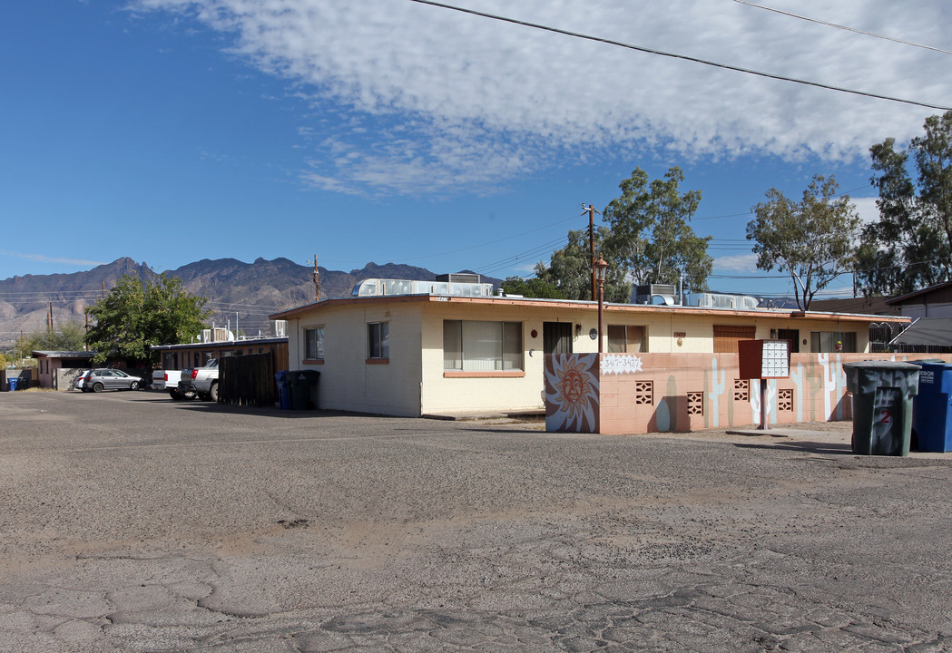 3417 E Lind Rd in Tucson, AZ - Building Photo