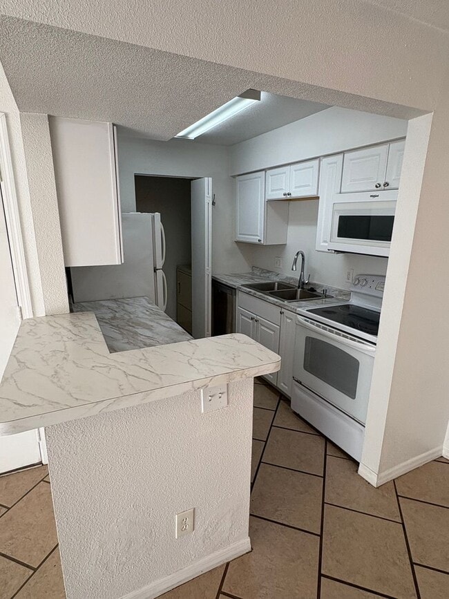 property at 2855 Winkler Ave