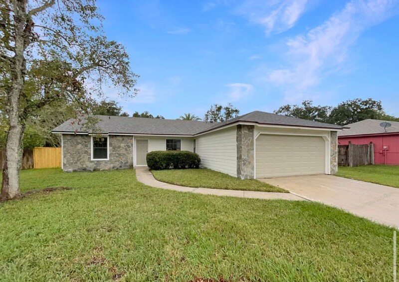 2060 Tickford St in Middleburg, FL - Foto de edificio