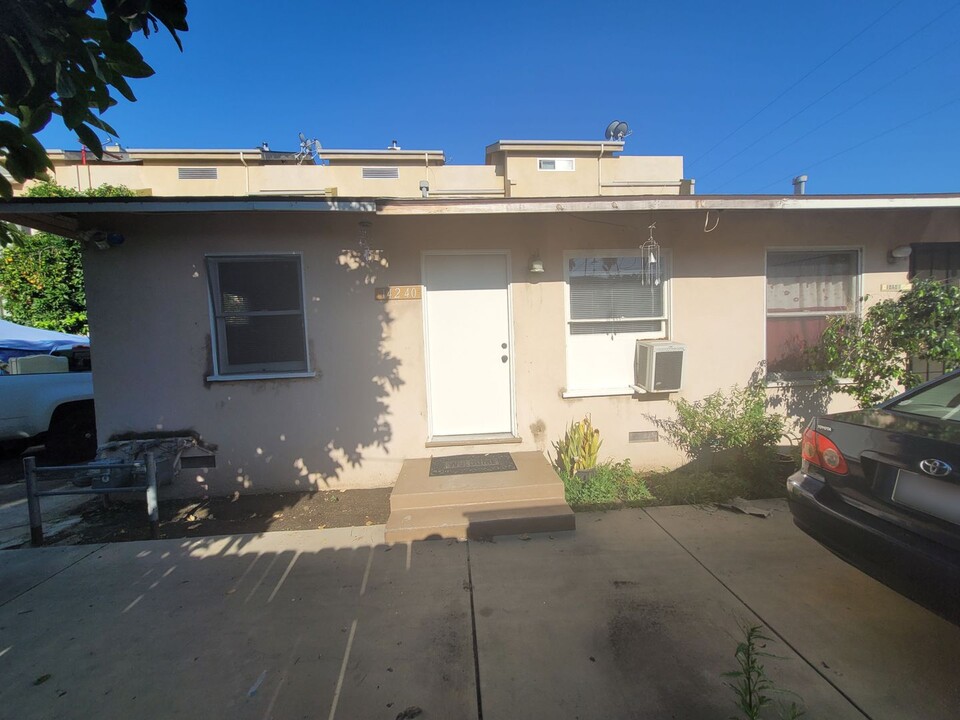 14238 Gilmore St in Los Angeles, CA - Building Photo