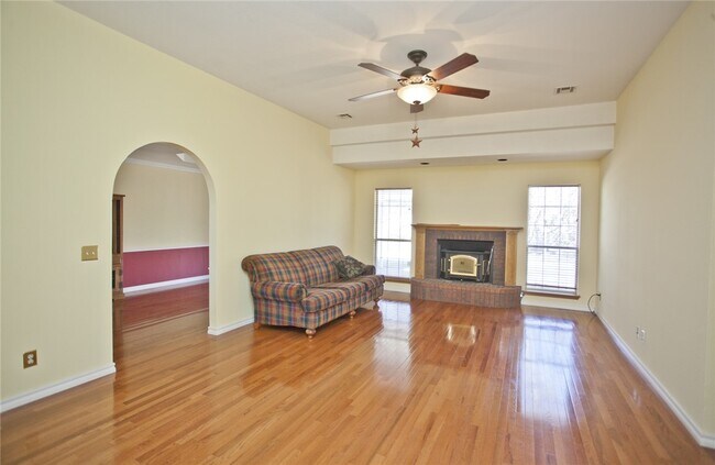 304 Old Forge Dr in Bentonville, AR - Building Photo - Building Photo